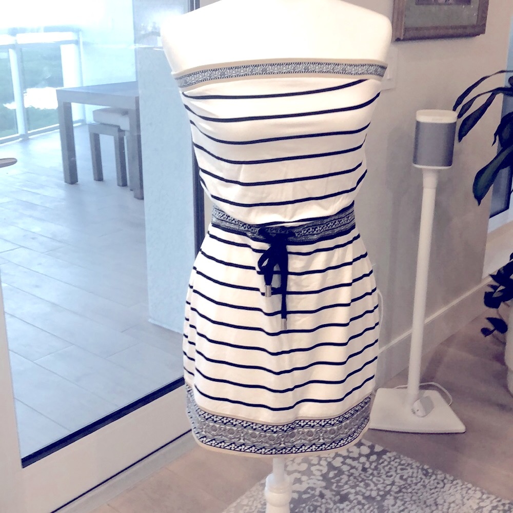 White House/Black Market XS strapless cotton&lycra * lined  Has drawstring waist